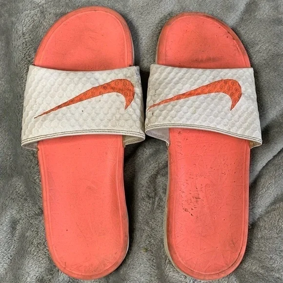 Nike Slides - Picture 3 of 7